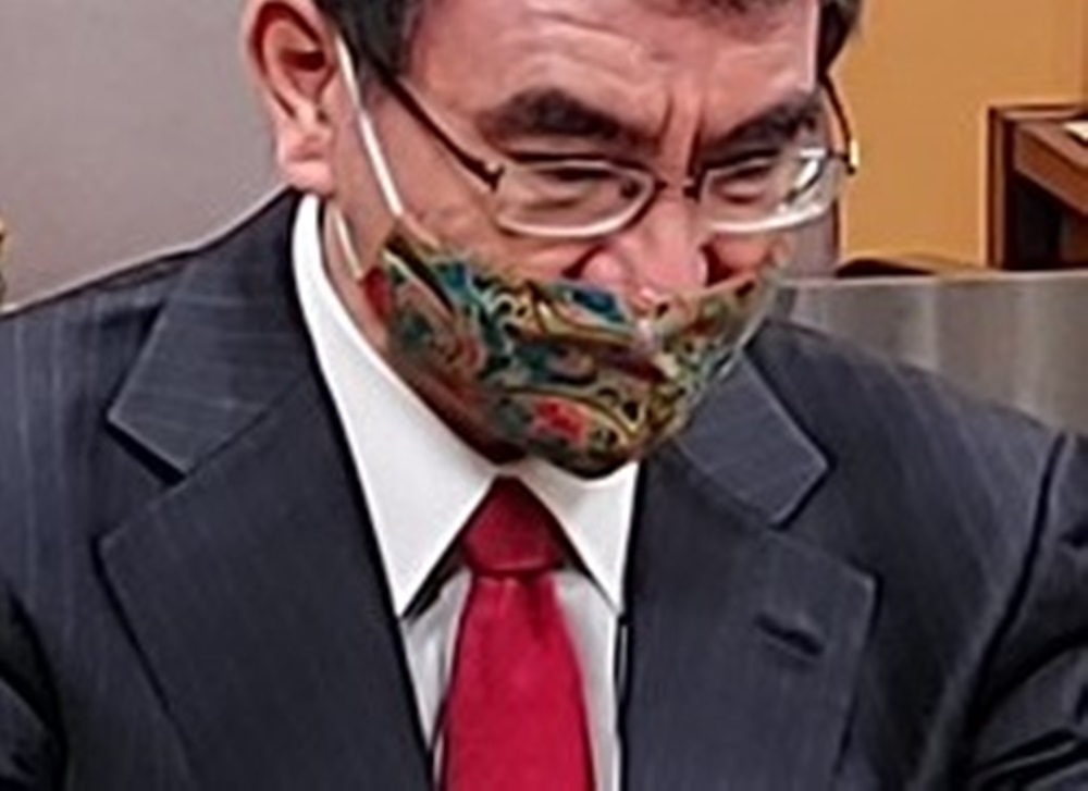 河野太郎大臣のマスクが気になる！ 『コウノマスク』の画像のまとめとレビュー 河野太郎大臣のマスクが気になる！『コウノマスク』の画像まとめとレビュー